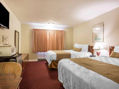 Econo Lodge Bay Breeze