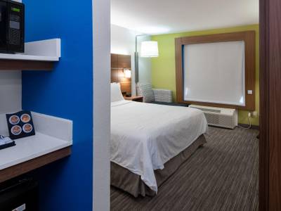 Holiday Inn Express & Suites Arlington (I-20-Parks Mall)