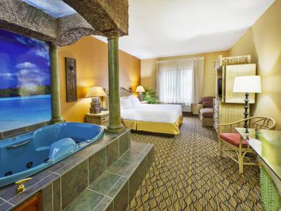 Holiday Inn Express & Suites Belleville (Airport Area)