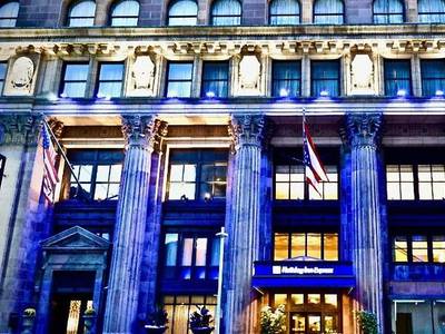 Holiday Inn Express & Suites Cleveland - Downtown