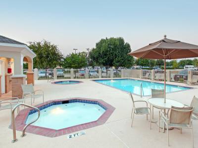 Holiday Inn Express Hotel & Suites DFW Grapevine