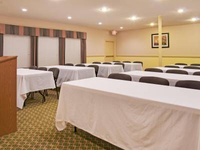 Holiday Inn Express & Suites Livingston