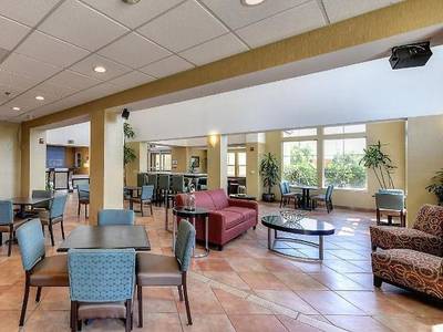 Holiday Inn Express & Suites Manteca City Center