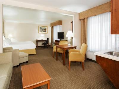 Holiday Inn Express & Suites Marion