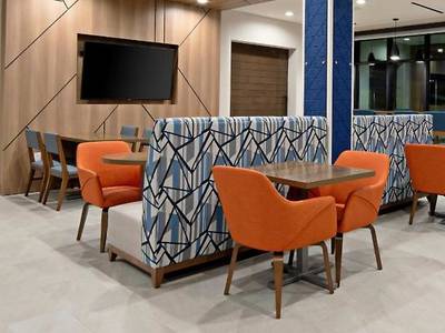 Holiday Inn Express & Suites Santa Clarita