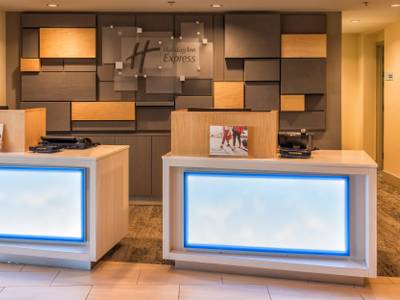 Holiday Inn Express Charleston US Hwy 17 & I-526