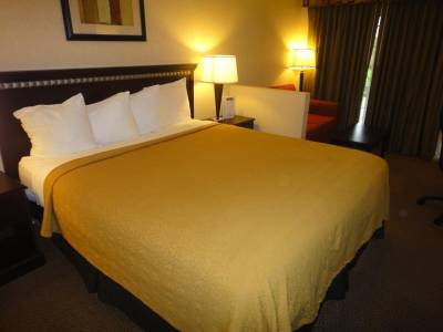 Vallejo Inn & Suites