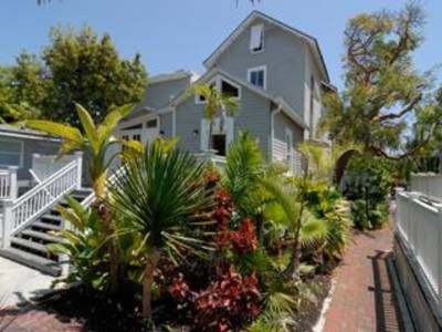 Chelsea House Pool and Gardens