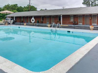 Rodeway Inn & Suites