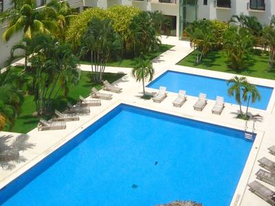 Caracol Plaza and Resort