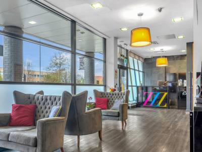 Roomzzz - Leeds City West