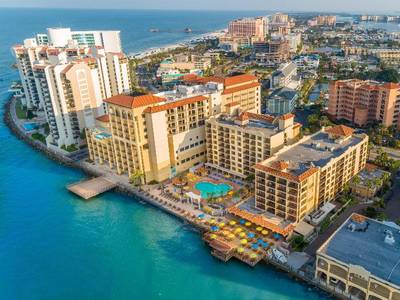 Holiday Inn & Suites Clearwater Beach