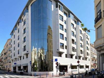 Goldstar Resort & Suites