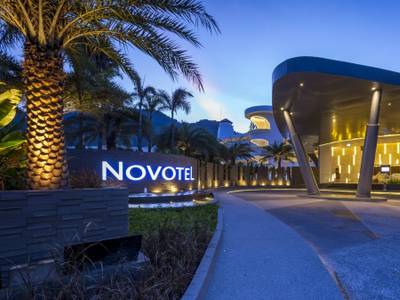 Novotel Phuket Karon Beach Resort & Spa