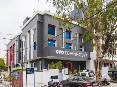 OYO Townhouse 008 Greater Kailash
