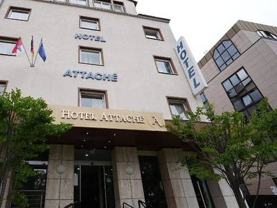 Attache an der Messe