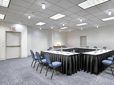 Holiday Inn Express & Suites Airport-Calgary