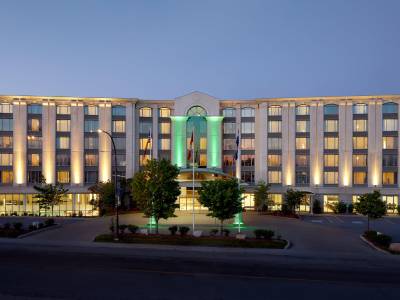 Holiday Inn Express Hotel Suites Montreal Airport