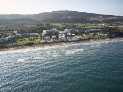 ROBINSON KYLLINI BEACH