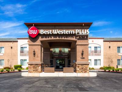 Best Western Plus Twin View Inn & Suites