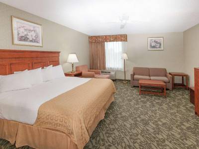 Baymont Inn & Suites Grand Rapids North