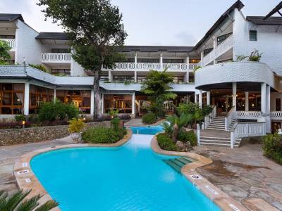 Travellers Beach Hotel & Club