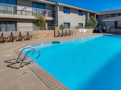 Ashmore Inn and Suites