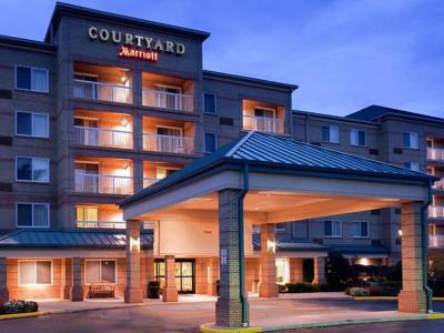 Courtyard Cleveland Airport/South