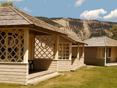 Mammoth Hot Springs Hotel & Cabins
