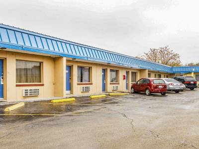 Airport Town House Motel