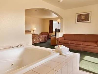 Days Inn & Suites Castle Rock