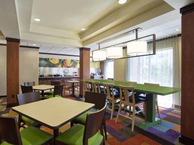 Fairfield Inn and Suites by Marriott Detroit Metropolitan Airport