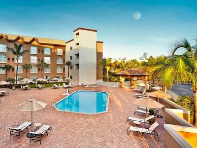 Holiday Inn Express Hotel & Suites Naples Downtown - 5th Ave