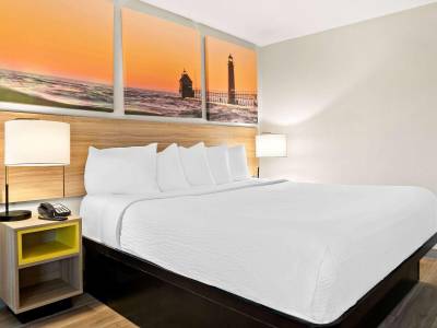 Days Inn & Suites Warren