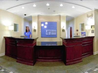 Holiday Inn Express Hotel & Suites Dyersburg