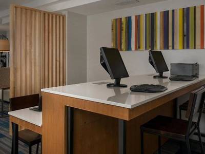 Holiday Inn Express Hotel & Suites Lawrence