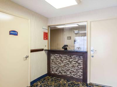 Howard Johnson Express Inn - College Park