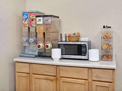 Howard Johnson Inn & Suites Elk Grove Village OHare