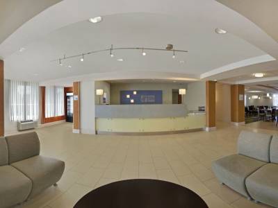 Holiday Inn Express Romulus / Detroit Airport