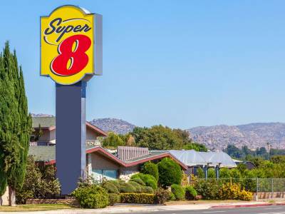 Super 8 Motel - Canoga Park