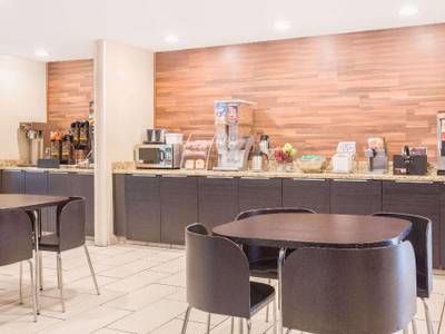 Super 8 Motel - Madison East