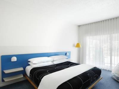 The Standard Hollywood