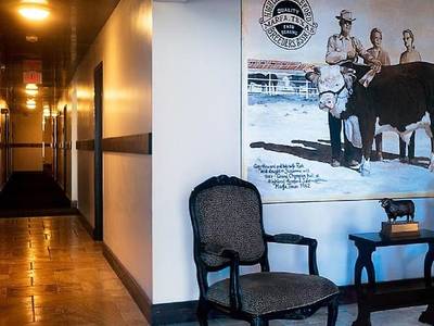 Quarter Circle 7 Hotel