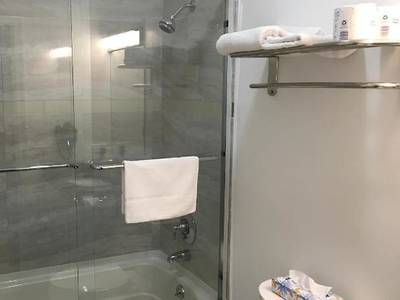 Rhea's Inn by the Sea