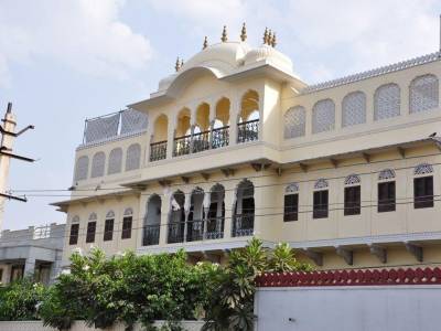 Heritage Khandwa Haveli Hotel