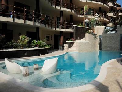 El Taj Oceanfront & Beachside Condos