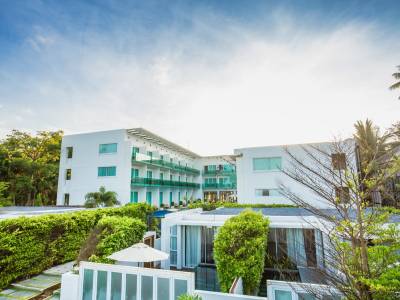 KC Beach Club & Pool Villas