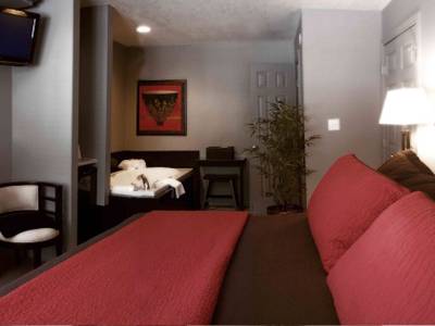 Inn On The Harbour & Little Inn