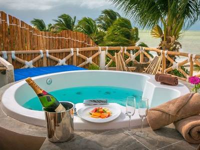 Beachfront Hotel La Palapa