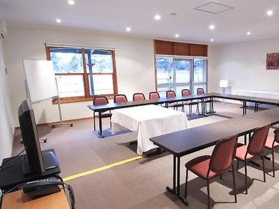 Standpipe Golf Motor Inn